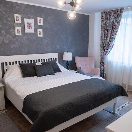 Ferienwohnung Urban Oasis Piatra Neamţ Exterior foto