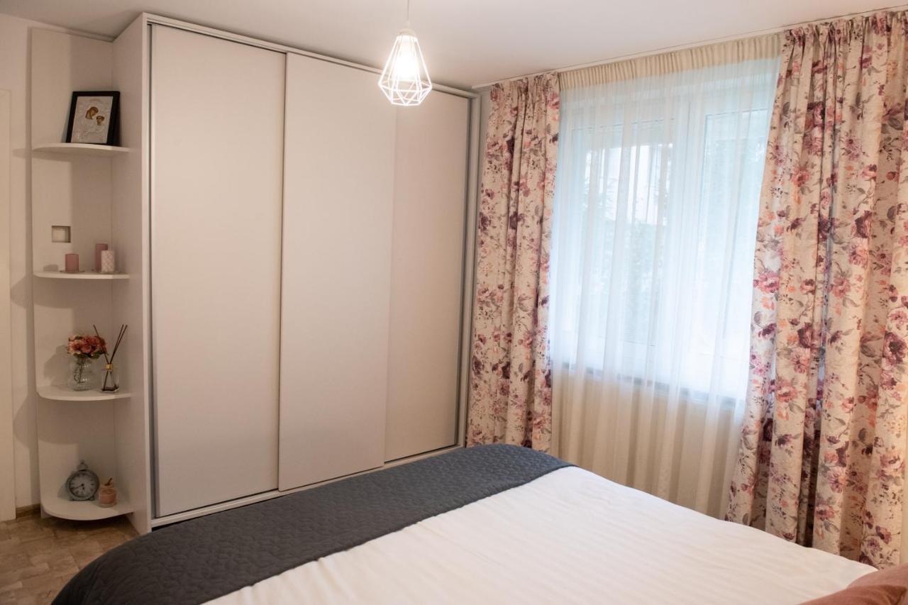 Ferienwohnung Urban Oasis Piatra Neamţ Exterior foto