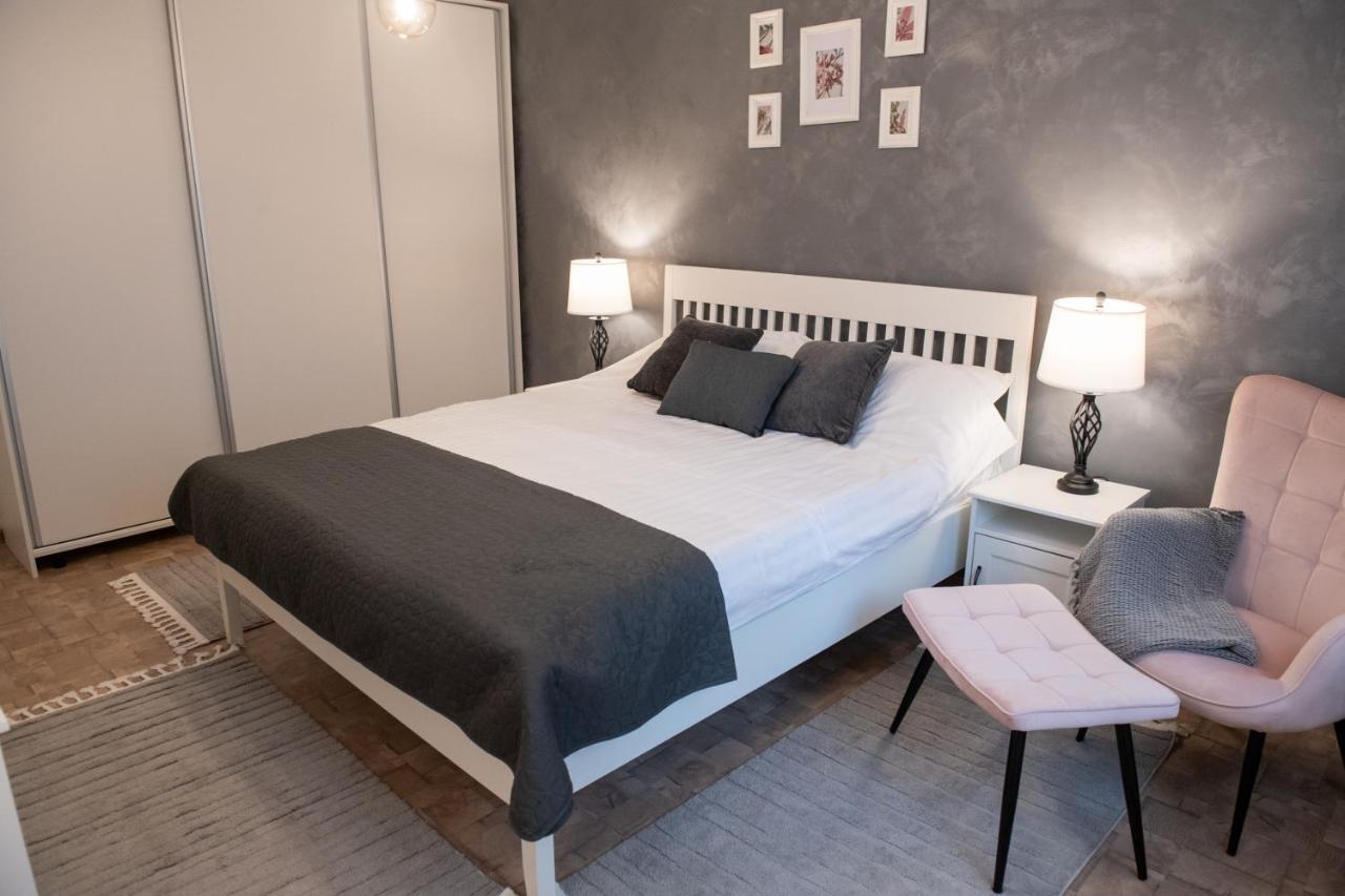 Ferienwohnung Urban Oasis Piatra Neamţ Exterior foto