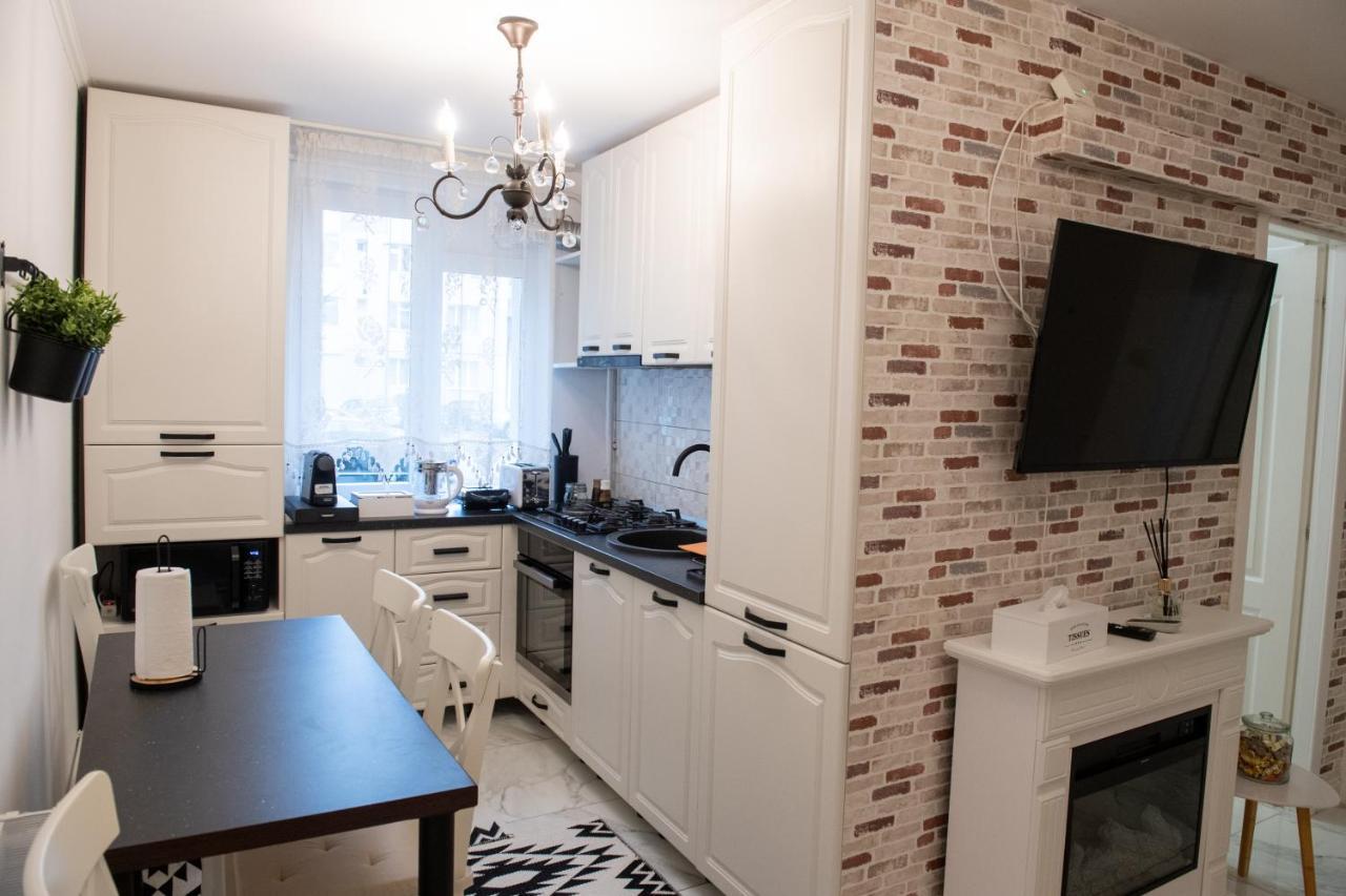 Ferienwohnung Urban Oasis Piatra Neamţ Exterior foto